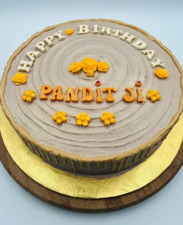 Elegant chocolate cake Maison De Treats